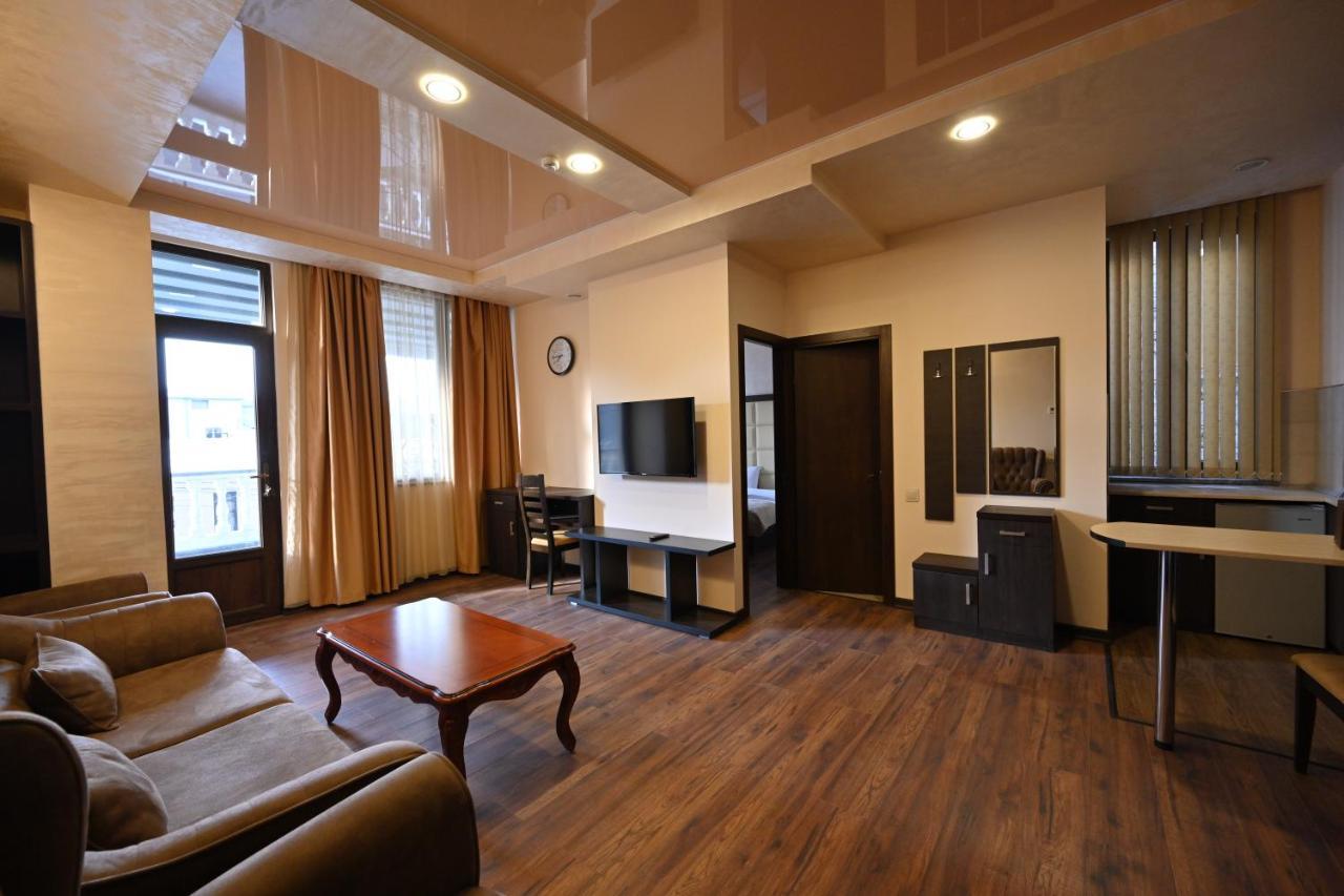 Hotel Partiez Erywań Zewnętrze zdjęcie