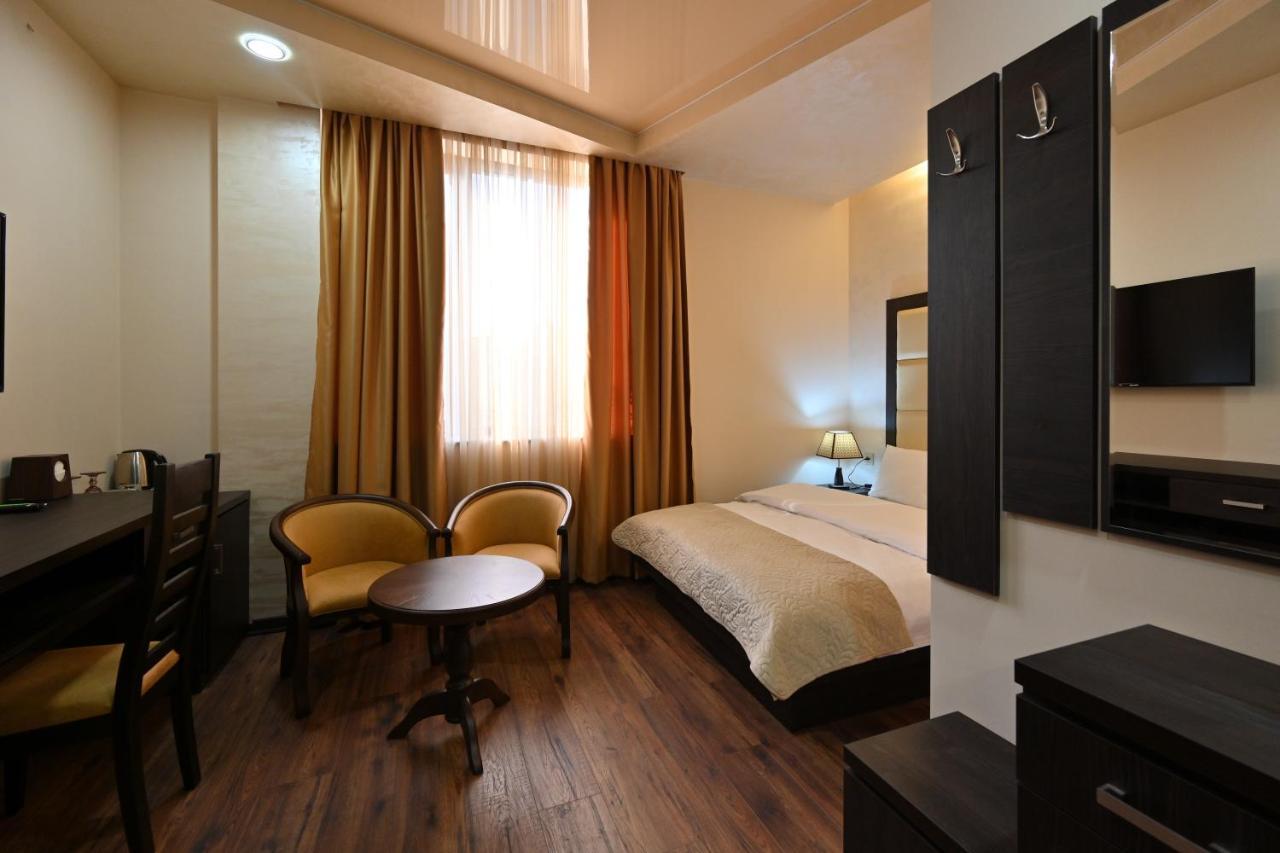Hotel Partiez Erywań Zewnętrze zdjęcie