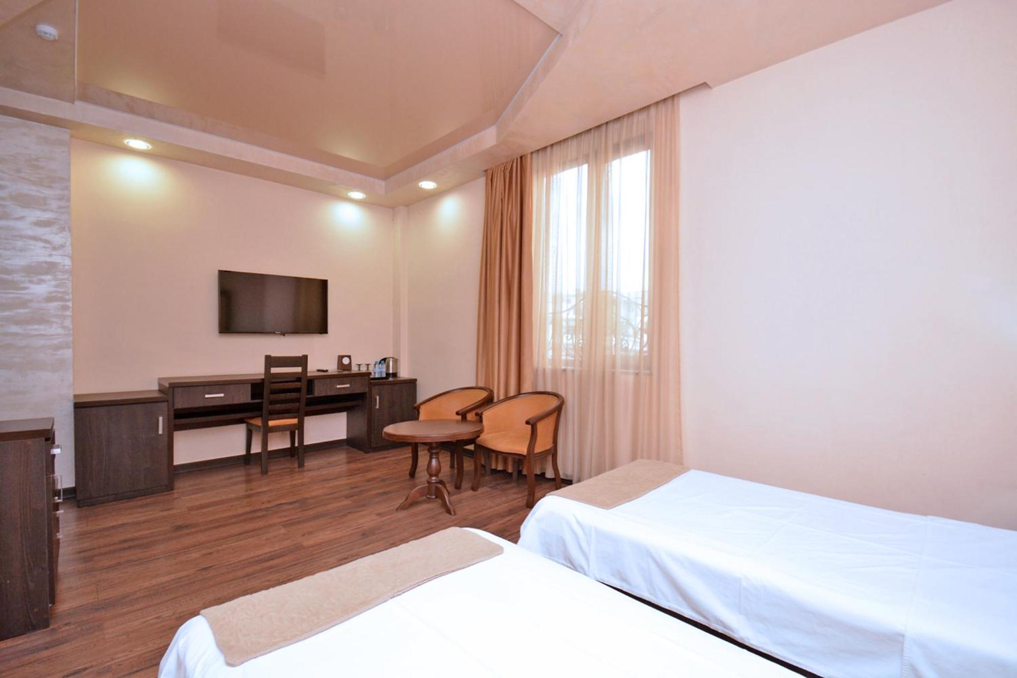 Hotel Partiez Erywań Zewnętrze zdjęcie