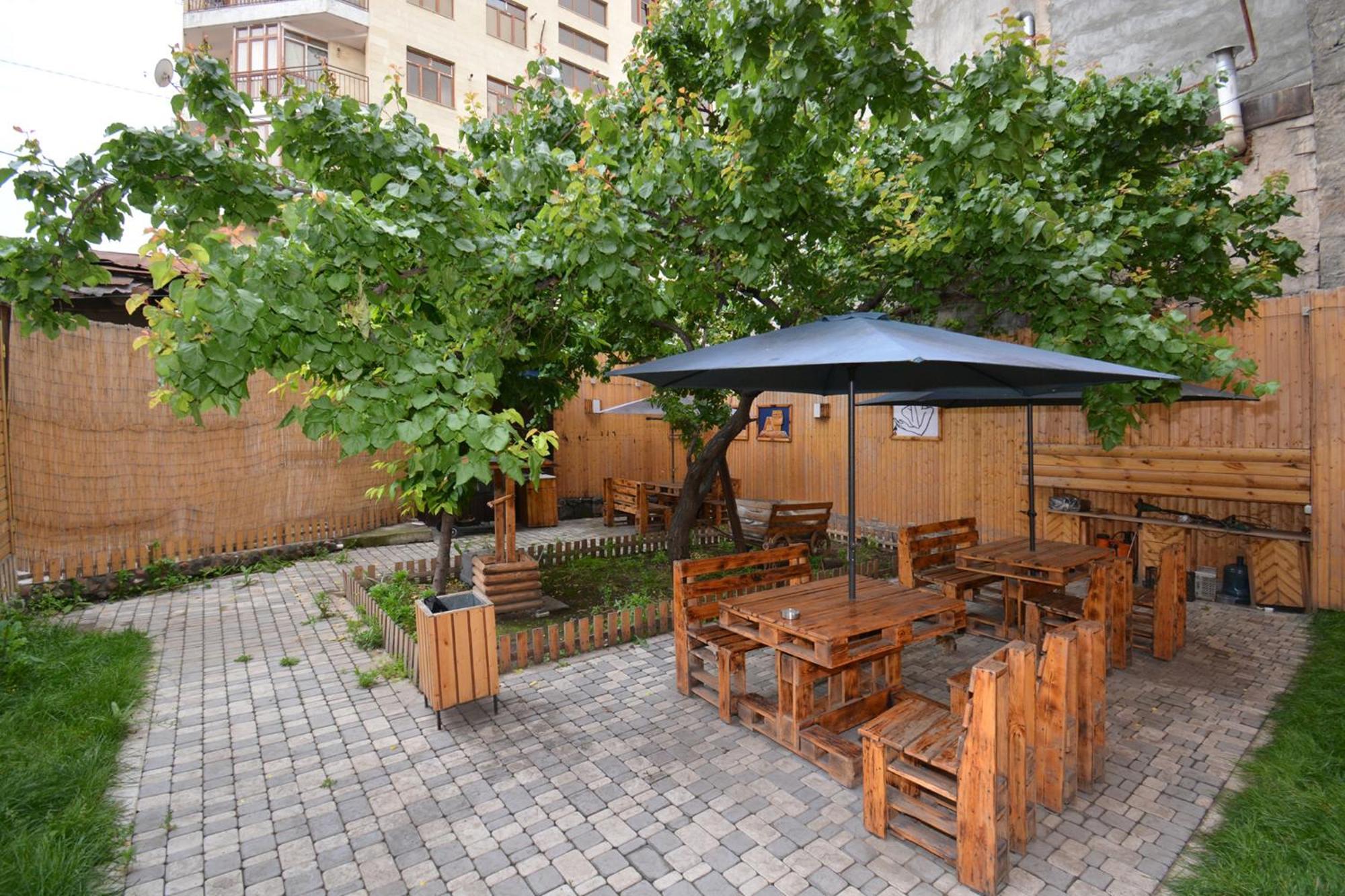 Hotel Partiez Erywań Zewnętrze zdjęcie