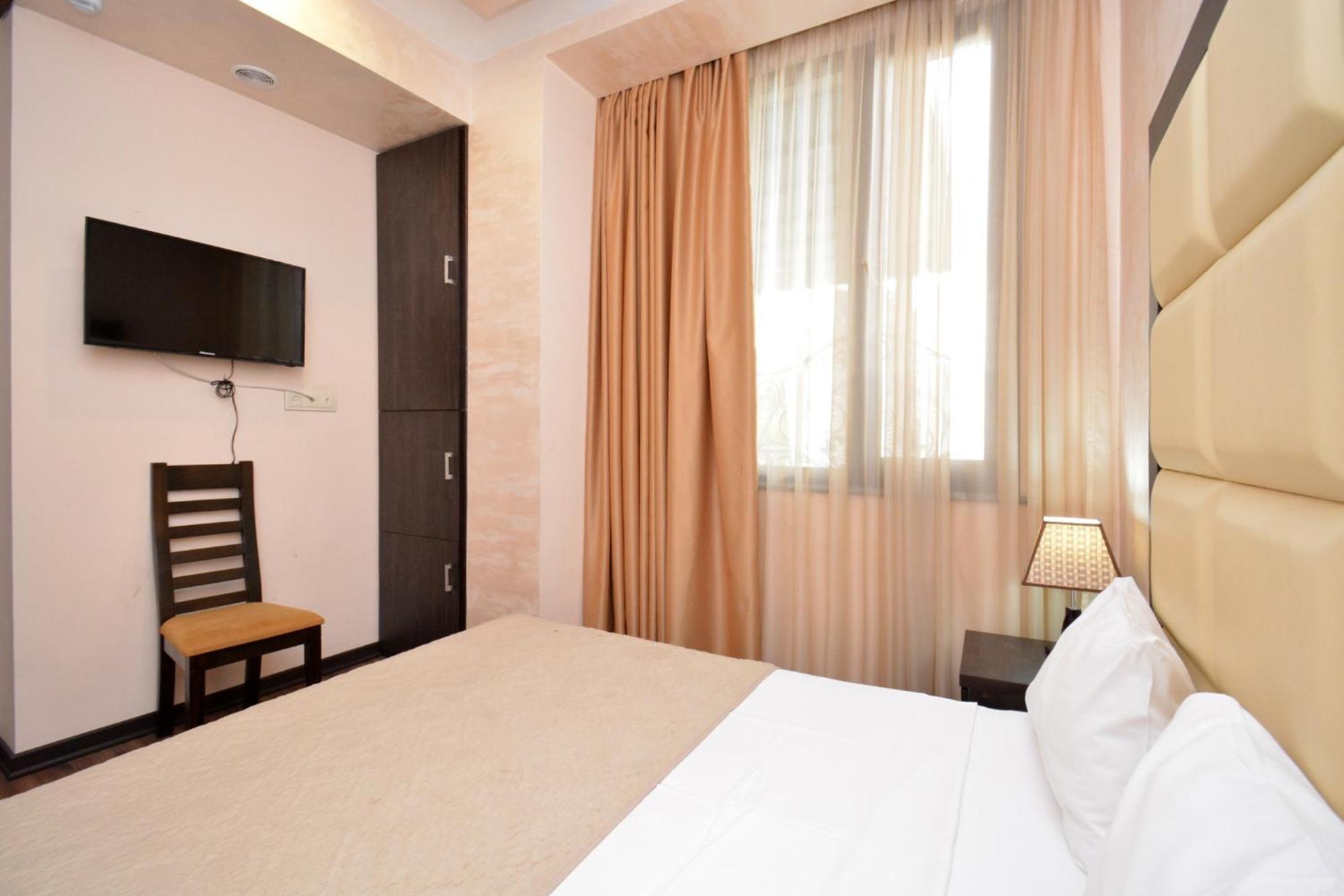 Hotel Partiez Erywań Zewnętrze zdjęcie