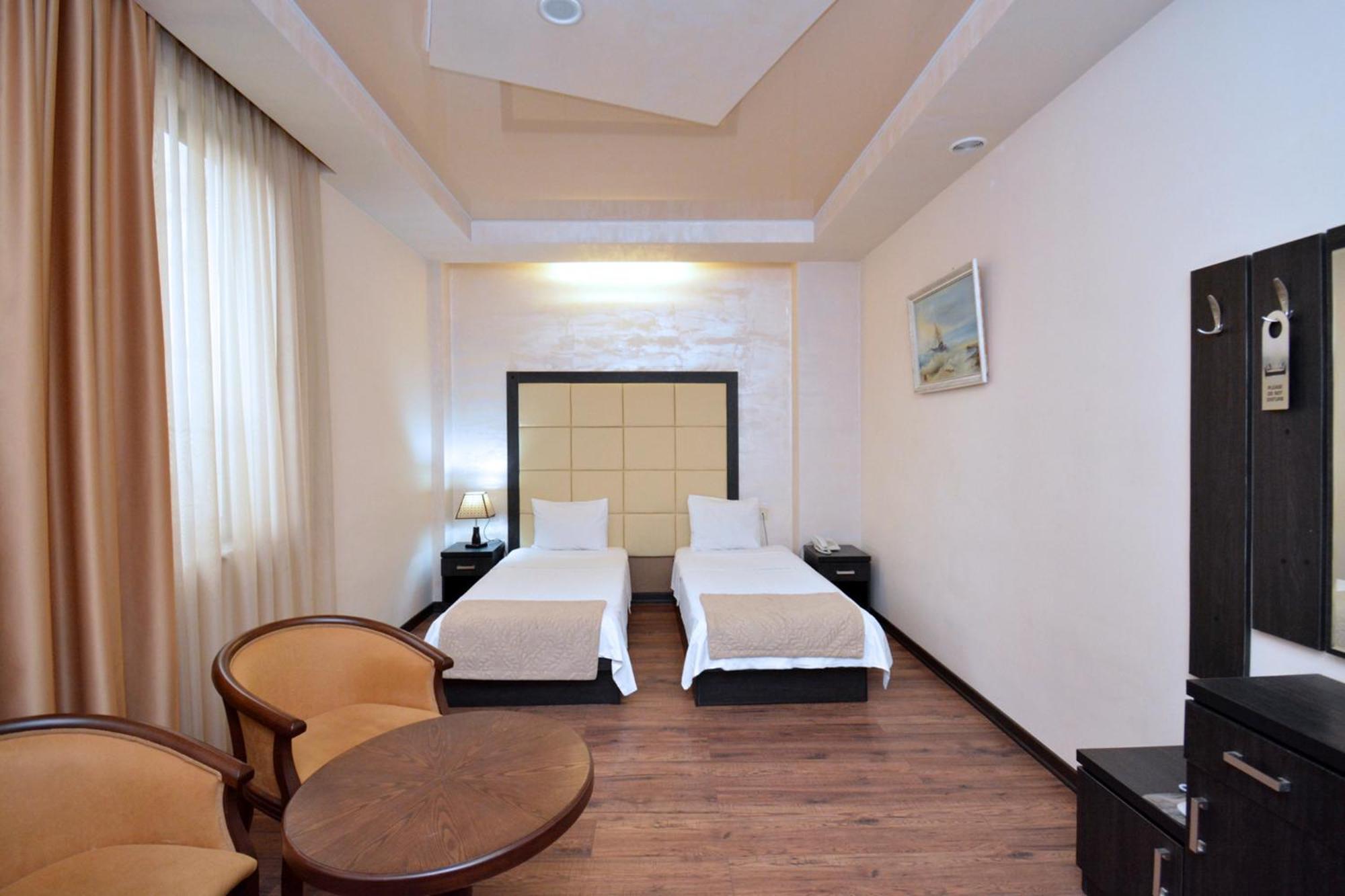 Hotel Partiez Erywań Zewnętrze zdjęcie