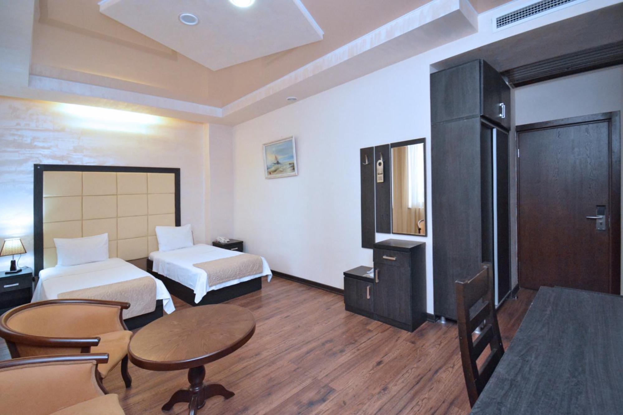 Hotel Partiez Erywań Zewnętrze zdjęcie