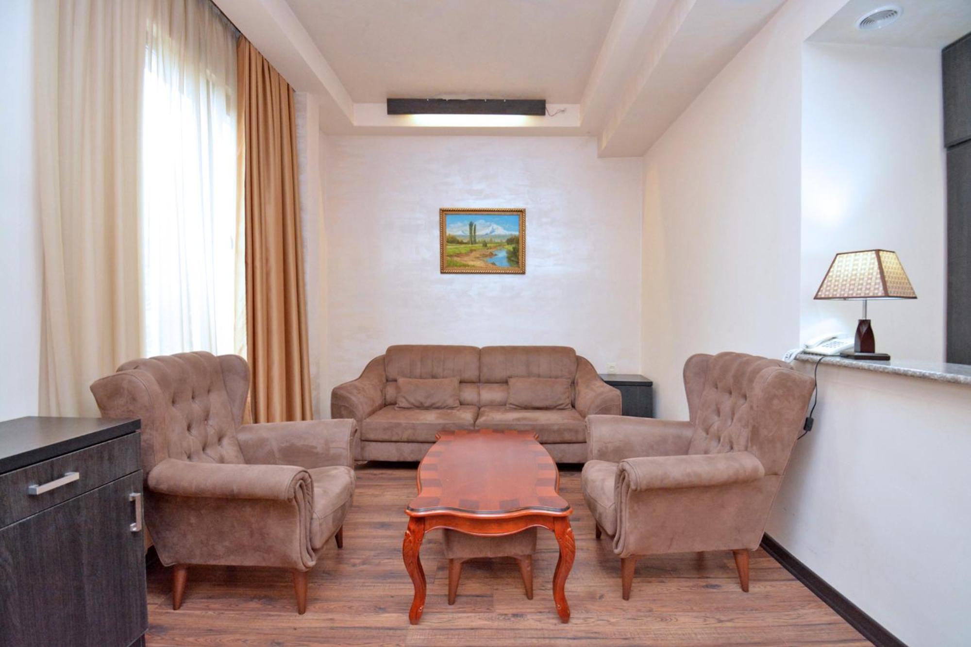 Hotel Partiez Erywań Zewnętrze zdjęcie