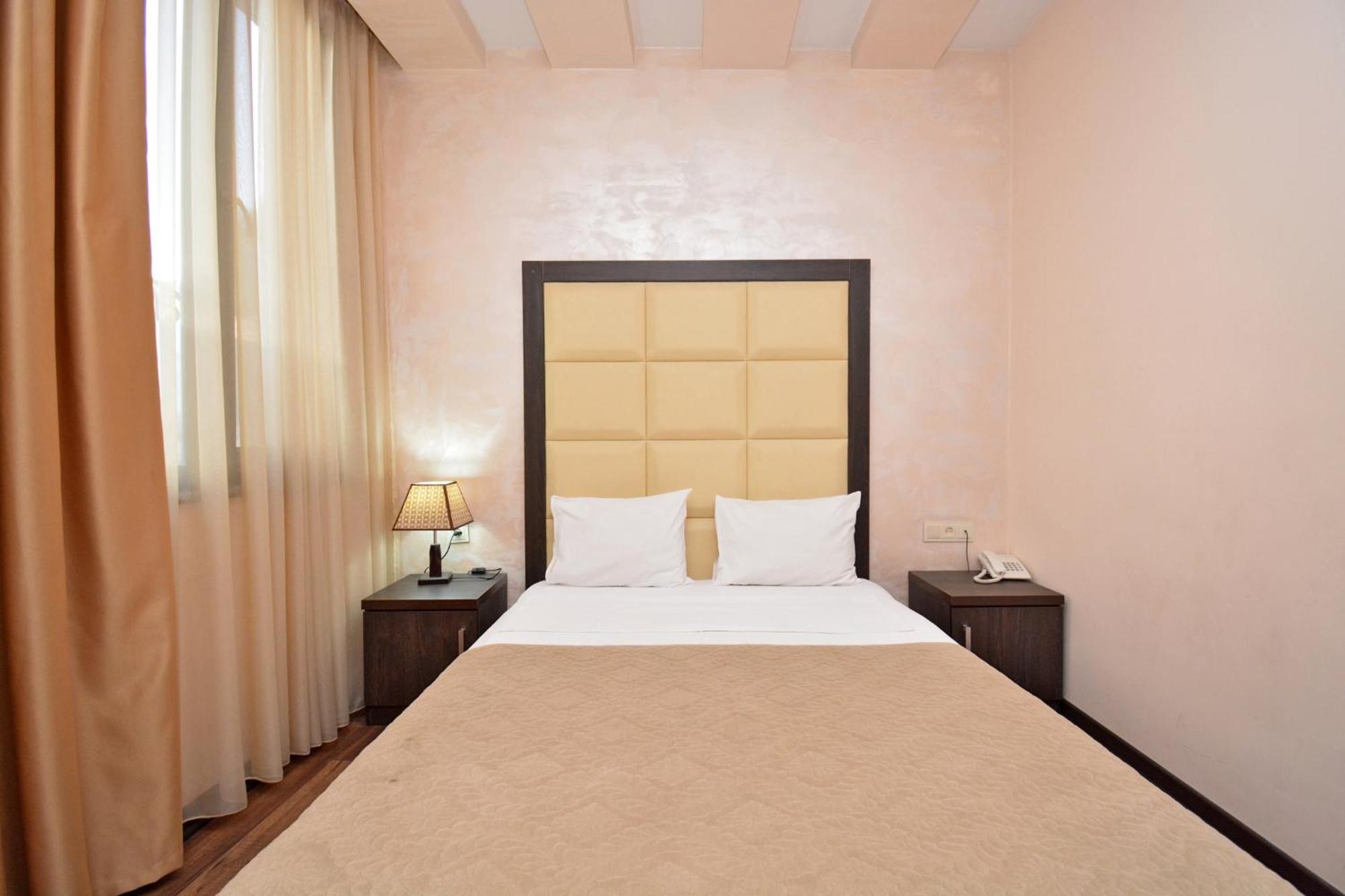 Hotel Partiez Erywań Zewnętrze zdjęcie