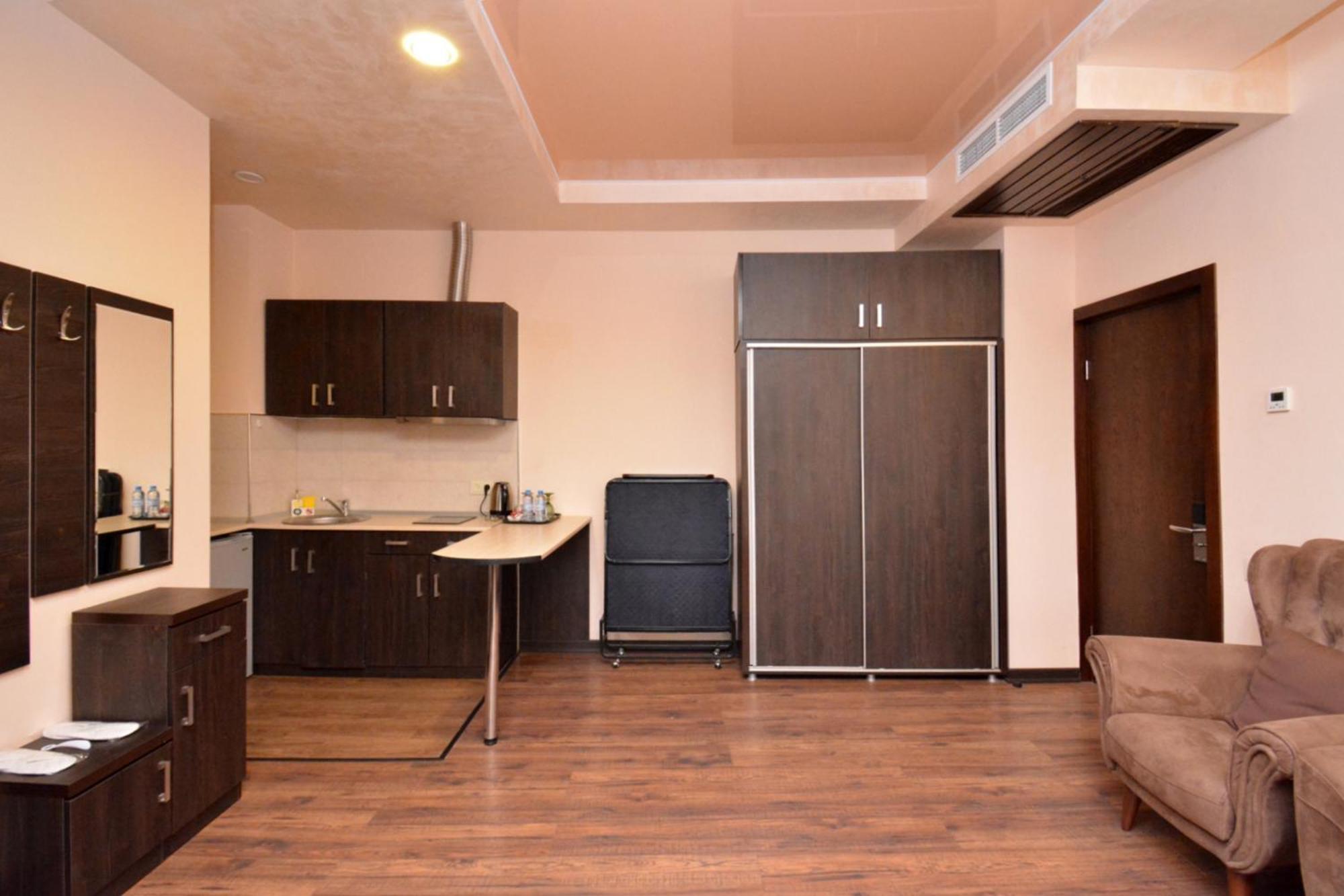 Hotel Partiez Erywań Zewnętrze zdjęcie