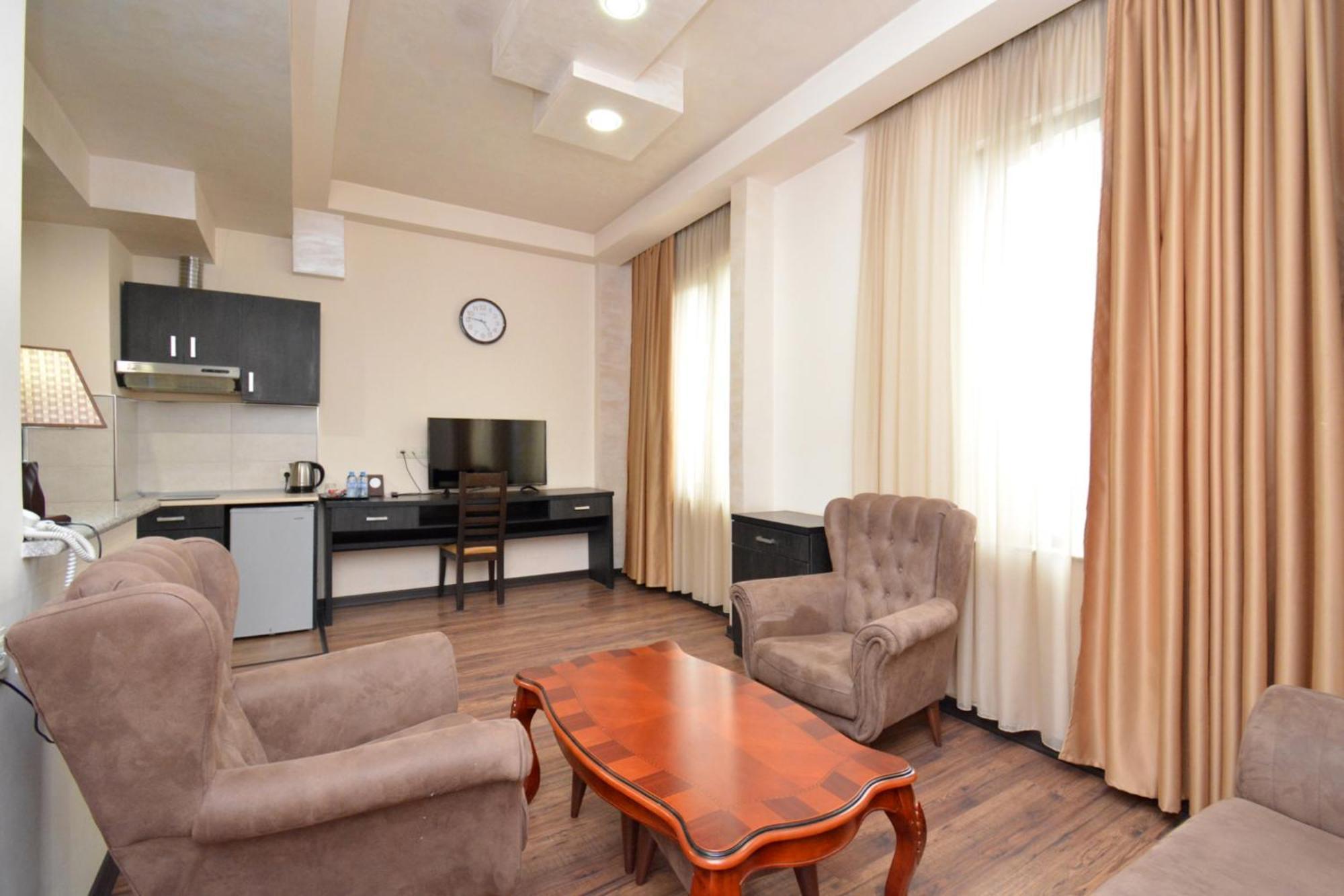 Hotel Partiez Erywań Zewnętrze zdjęcie