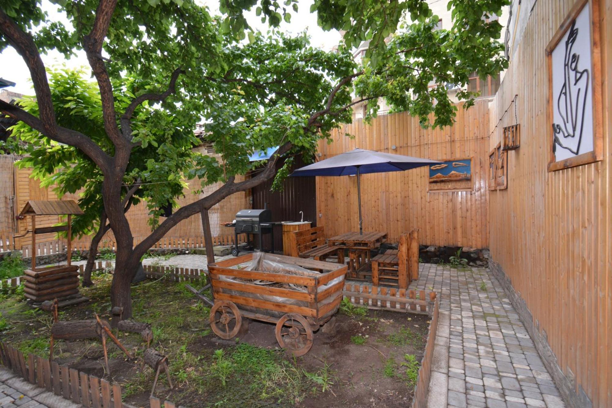 Hotel Partiez Erywań Zewnętrze zdjęcie
