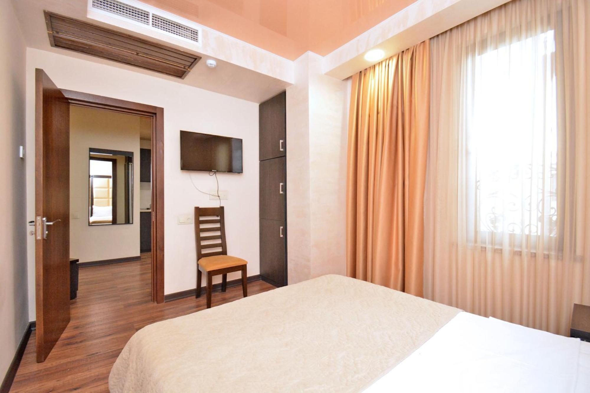 Hotel Partiez Erywań Zewnętrze zdjęcie