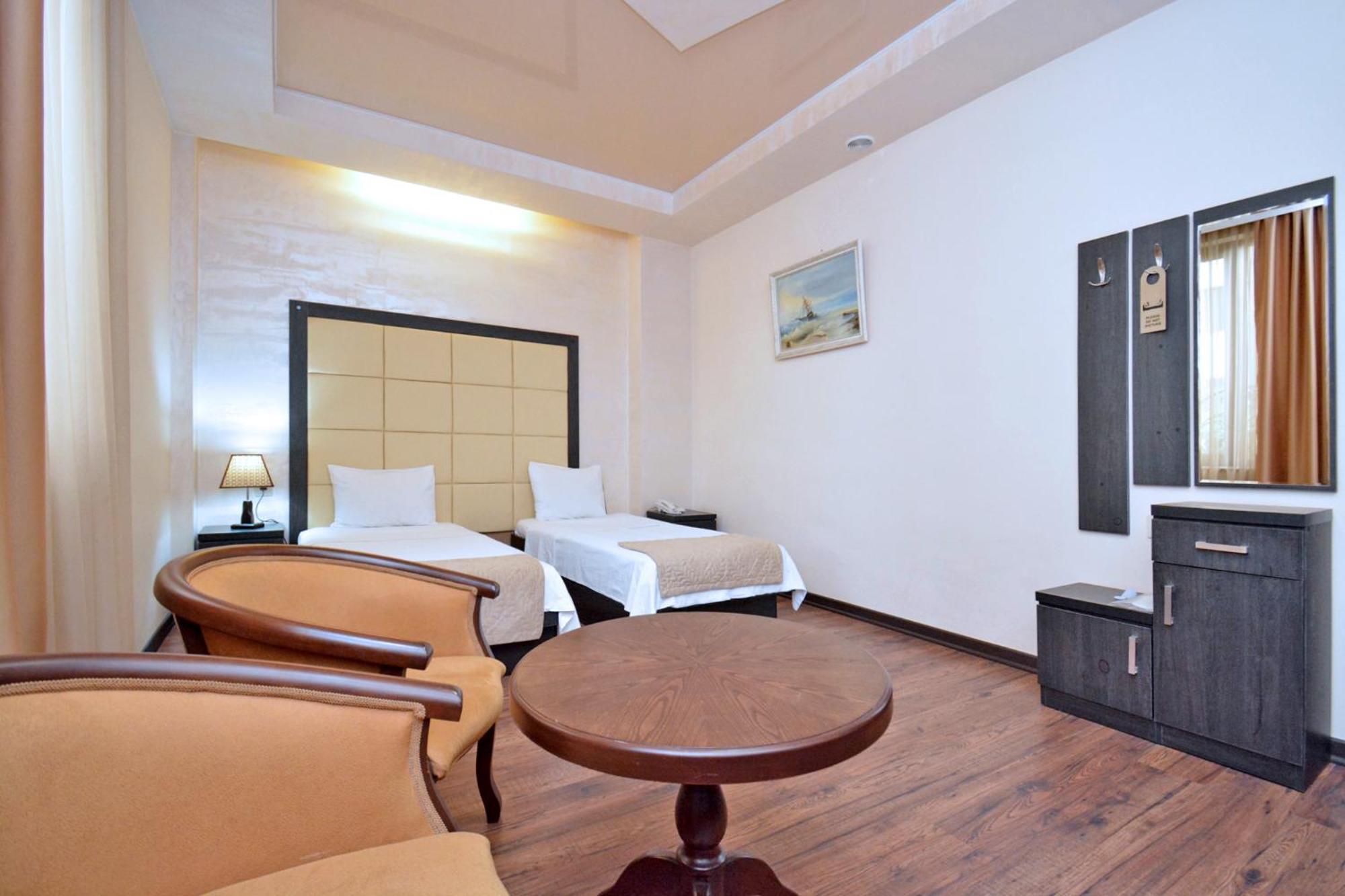 Hotel Partiez Erywań Zewnętrze zdjęcie