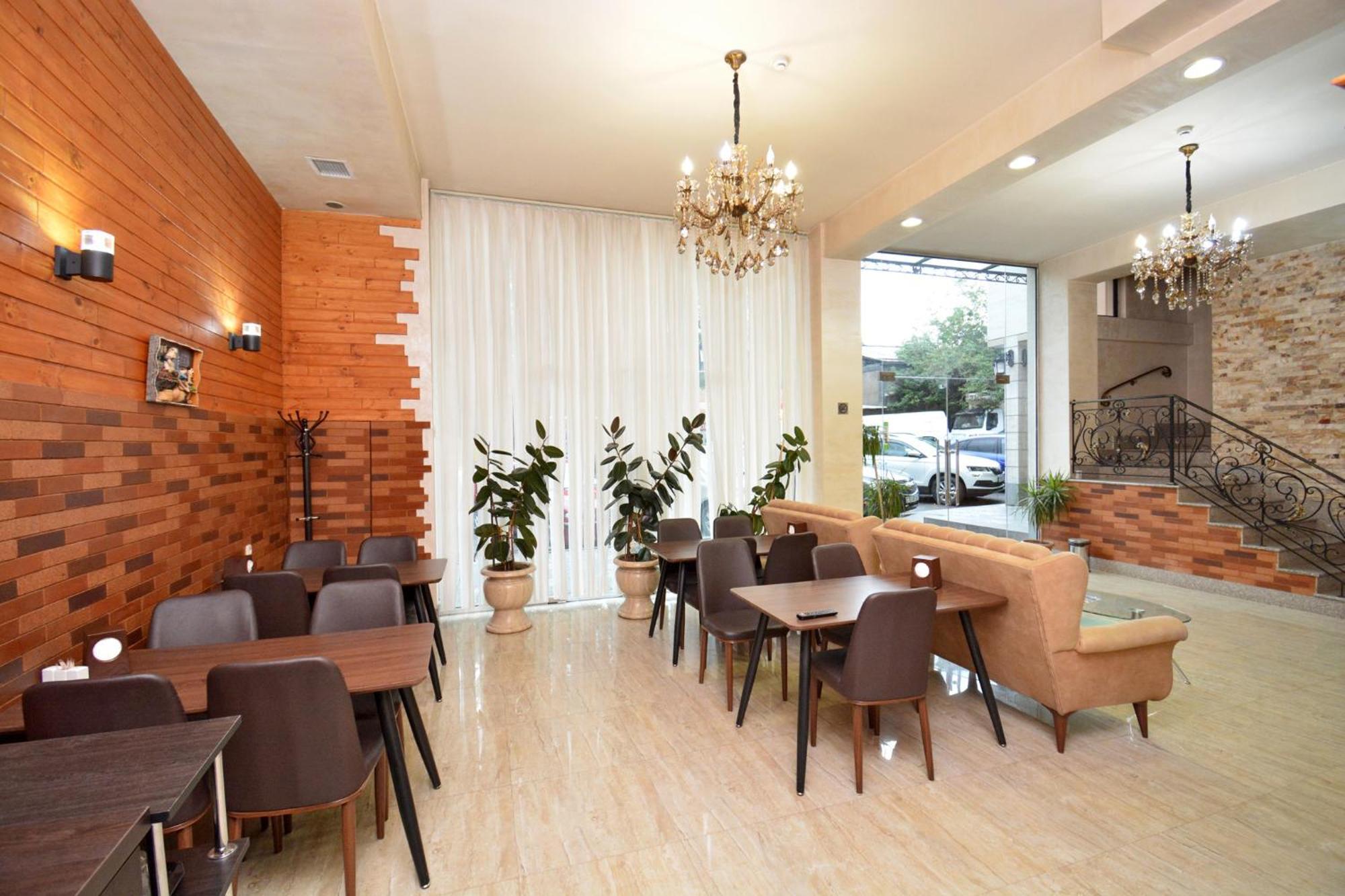 Hotel Partiez Erywań Zewnętrze zdjęcie