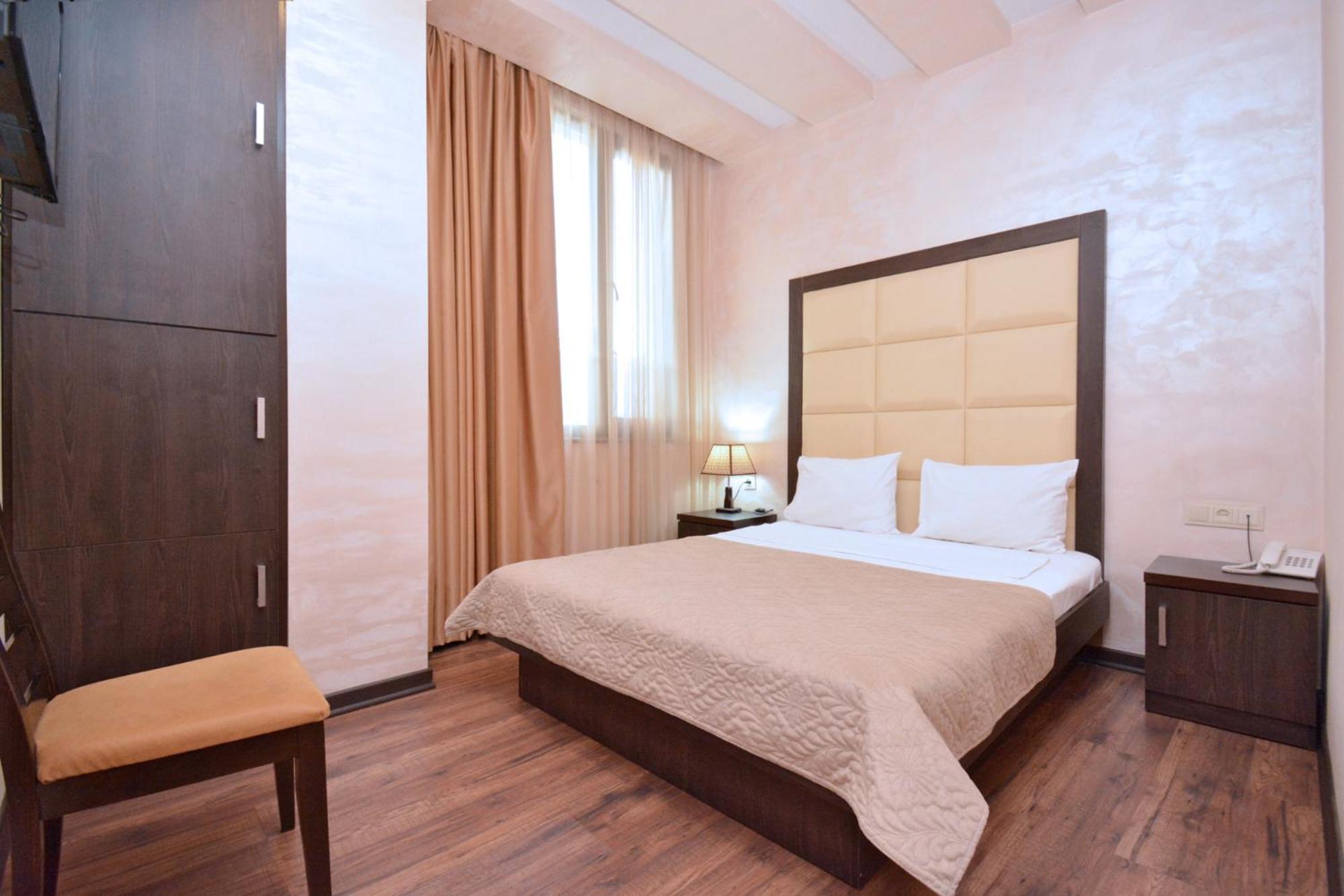 Hotel Partiez Erywań Zewnętrze zdjęcie