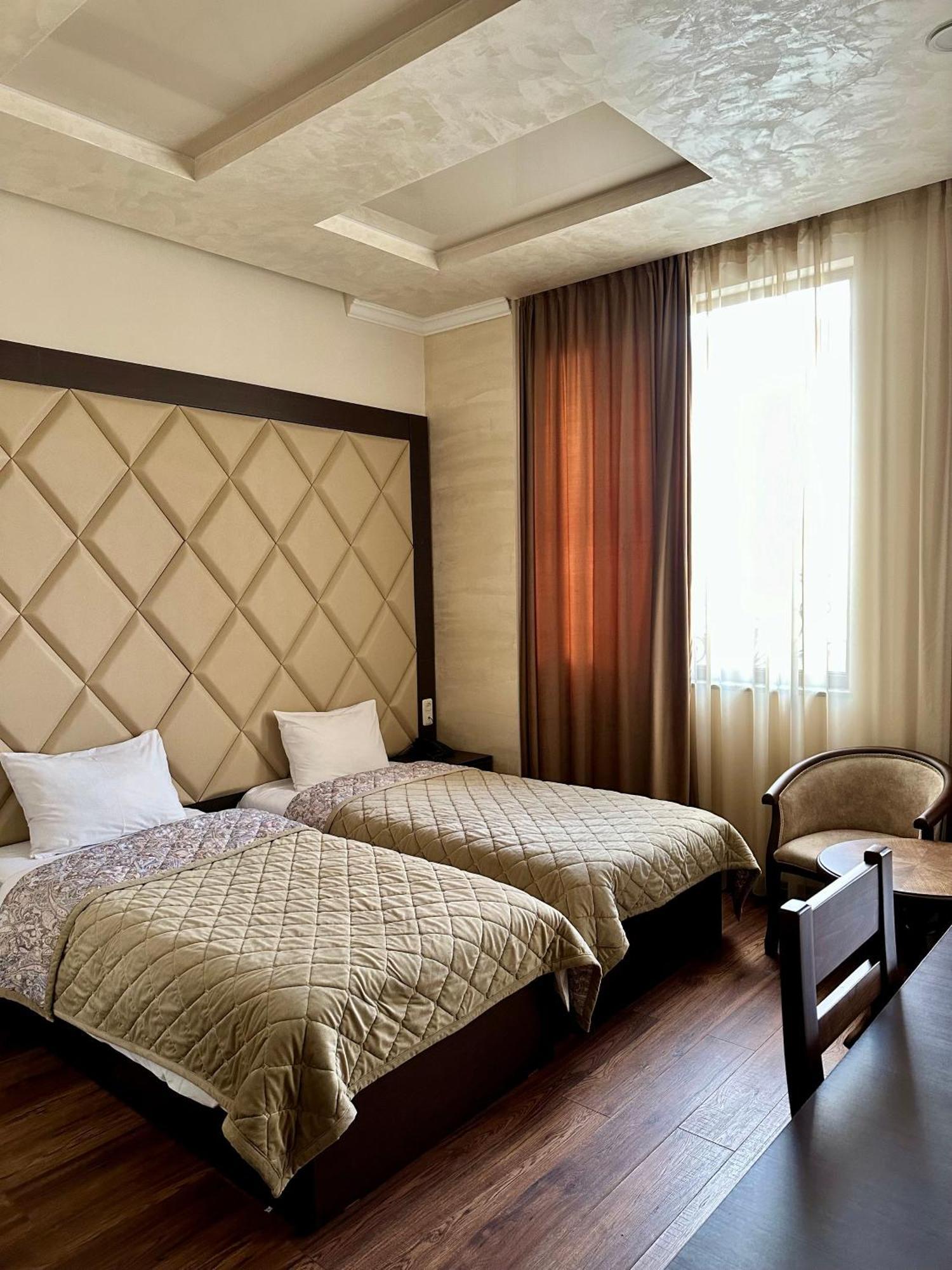 Hotel Partiez Erywań Zewnętrze zdjęcie