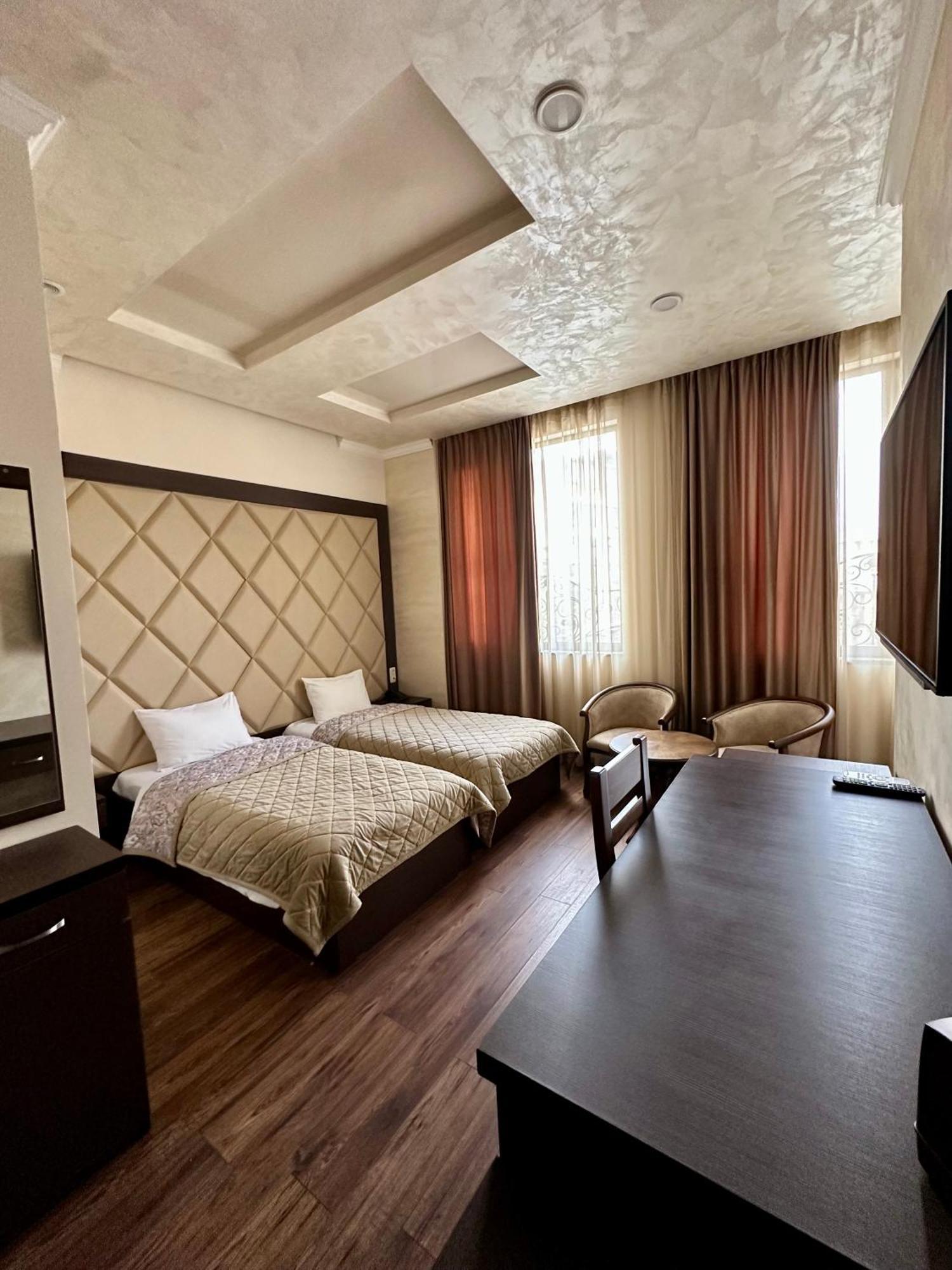 Hotel Partiez Erywań Zewnętrze zdjęcie