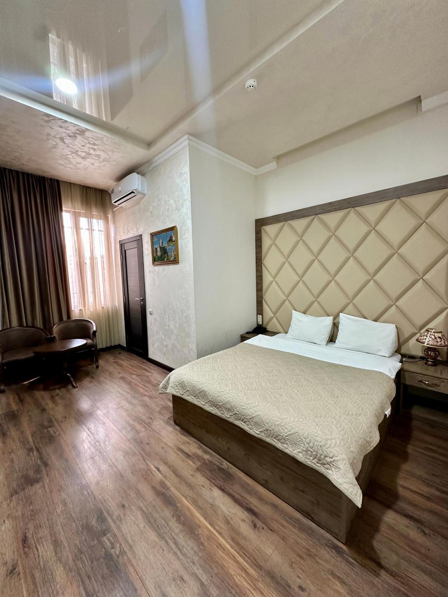 Hotel Partiez Erywań Zewnętrze zdjęcie